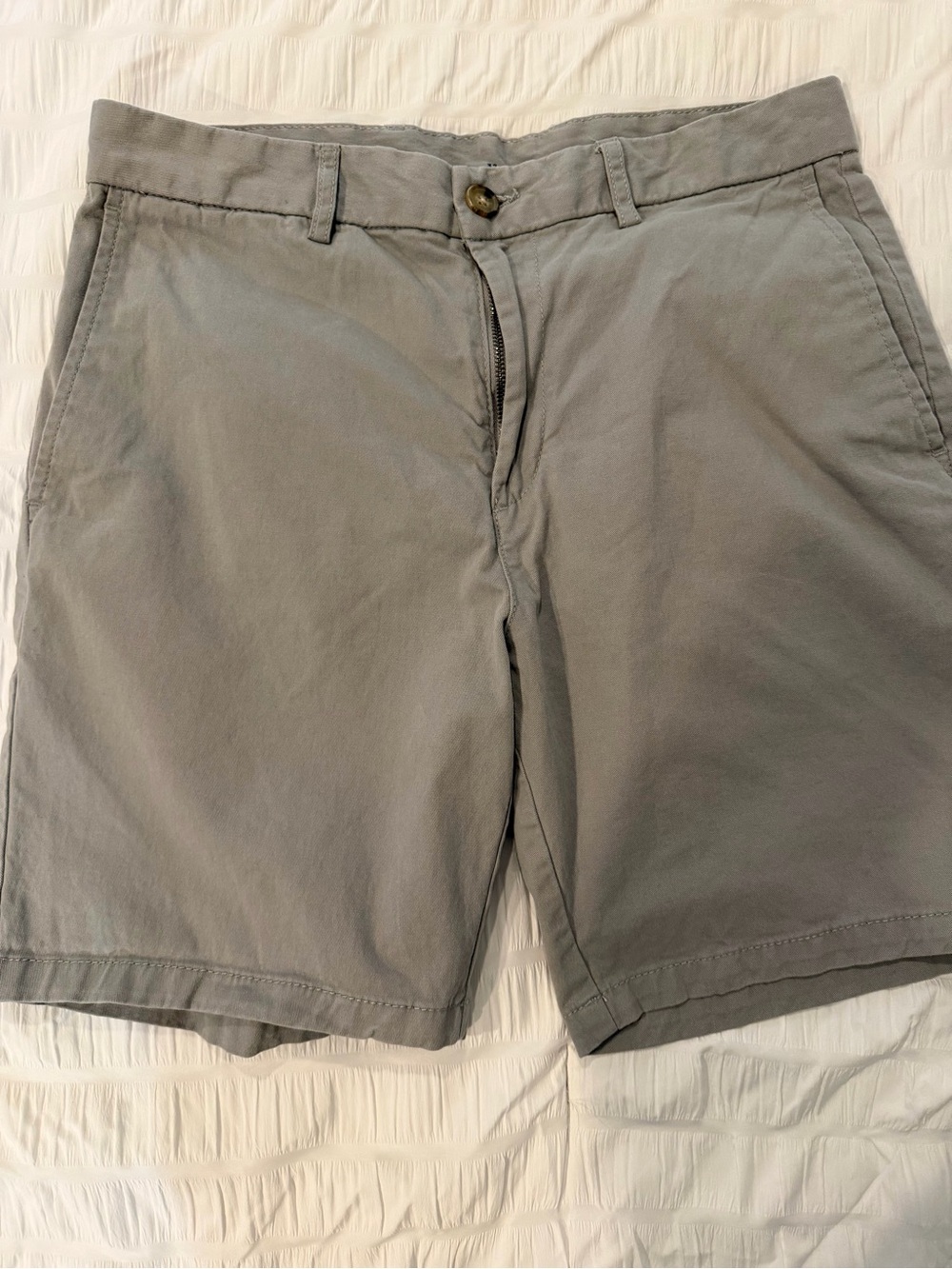Old Navy Men's Light Gray Flat Front Chino Shorts build in flex